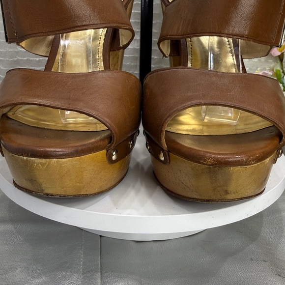 (A) COACH Women's Darcey Peep-Toe Platform Heels with Silver Wooden Buckle,Sz 9B - Picture 4 of 15